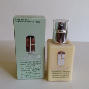 Clinique - Dramatically Different Moisturizing Lotion w/ Pump - 4.2 fl oz